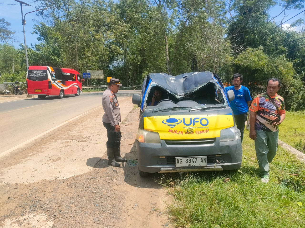 Dampak angin kencang di Trenggalek. (Foto: BPBD Trenggalek/jatimnow.com)