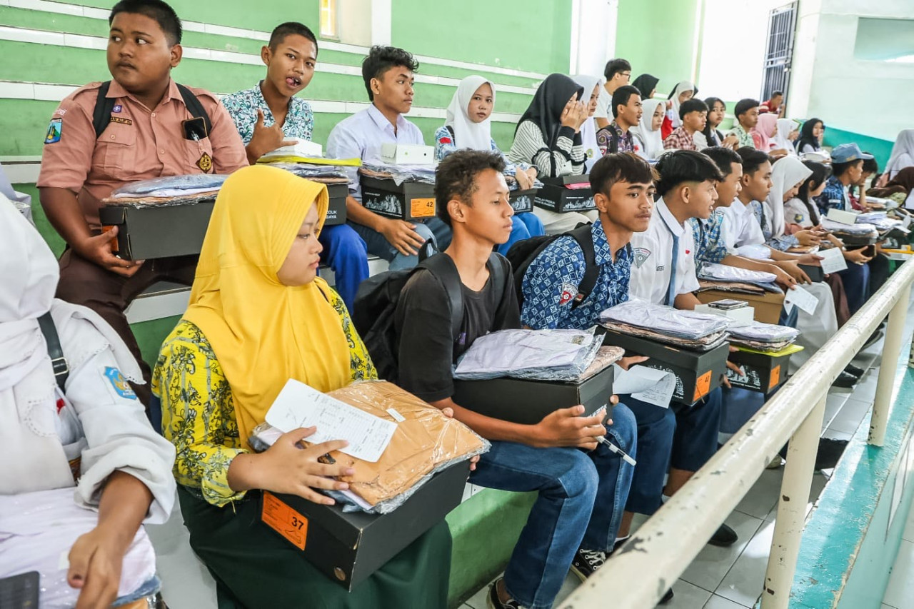 Foto: Siswa penerima bansos pendidikan di Kota Surabaya. (Rizky/jatimnow.com)