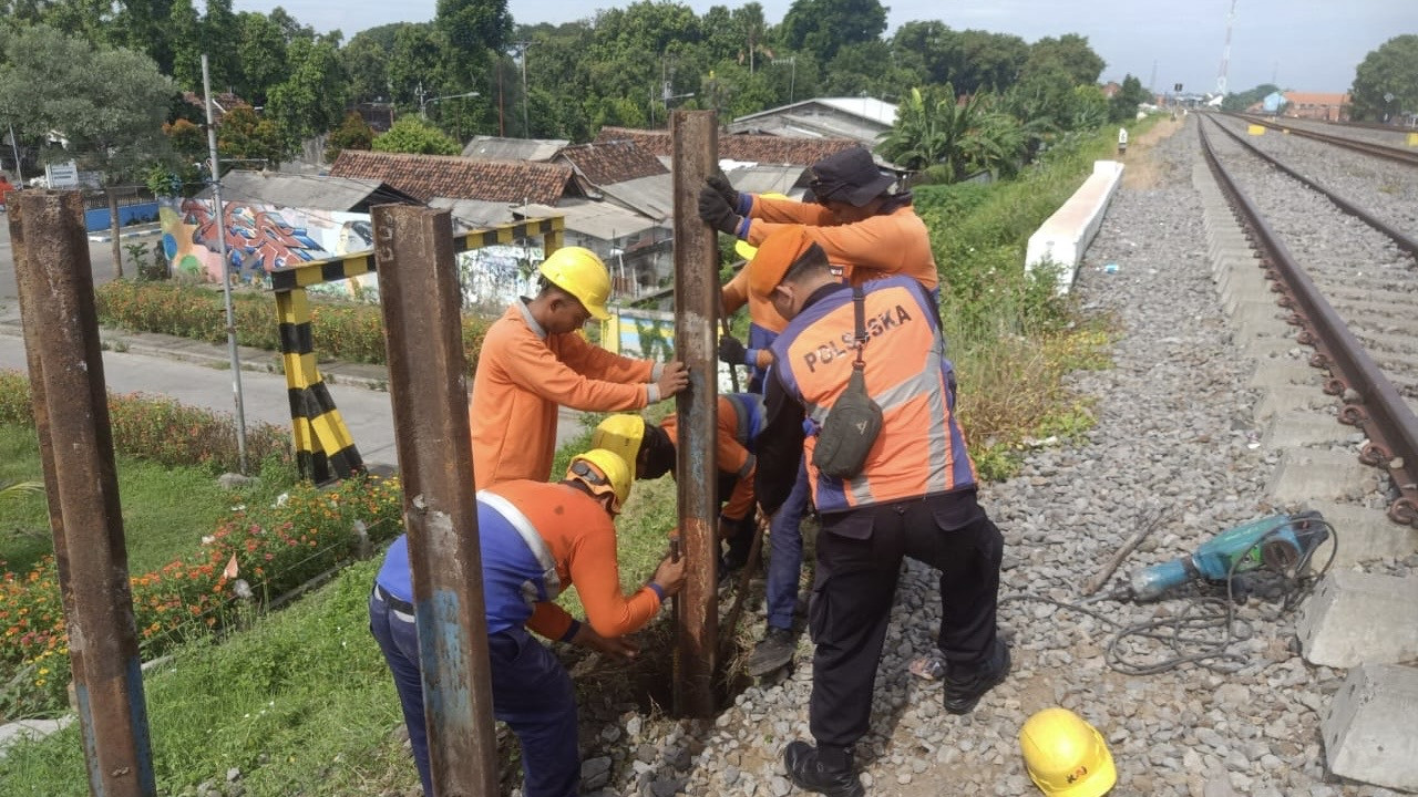 Daop 7 Tutup Perlintasan Liar di Nganjuk Seiring Naiknya Frekuensi Perjalanan KA