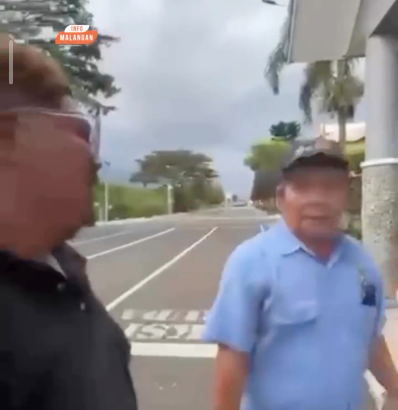 Foto: Capture video cek cok antara sopir taxi dan sopir travel di Malang.  (screenshot/jatimnow.com)