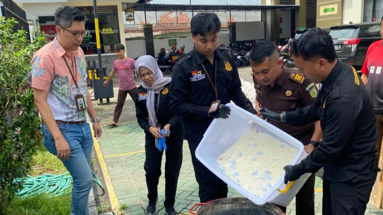 Ratusan Ribu Butir Pil Koplo Dimusnahkan Kejari Tulungagung