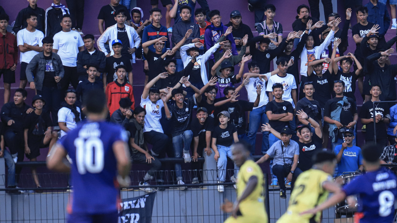 Suasana penonton di Stadion Brawijaya Kediri. (Foto: Persik Kediri/jatimnow.com)
