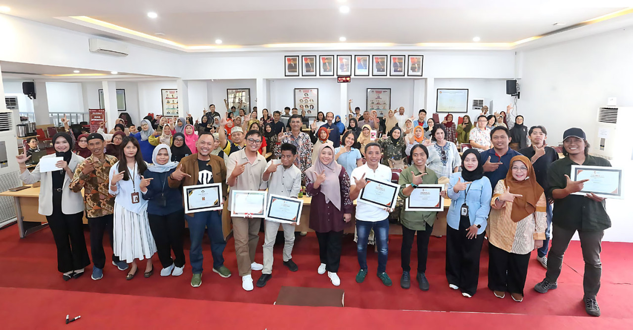 Suasana ceria terlihat saat para pelaku UMKM Surabaya mengikuti pelatihan yang diselenggarakan oleh LPS dan Rumah Literasi Digital. (Foto: RLD/jatimnow.com)