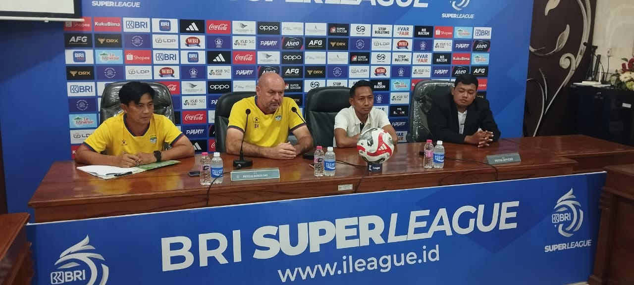 Foto: Pelatih Persib Bandung, Bojan Hodak saat sesi konferensi pers. (Persik Kediri/jatimnow.com)