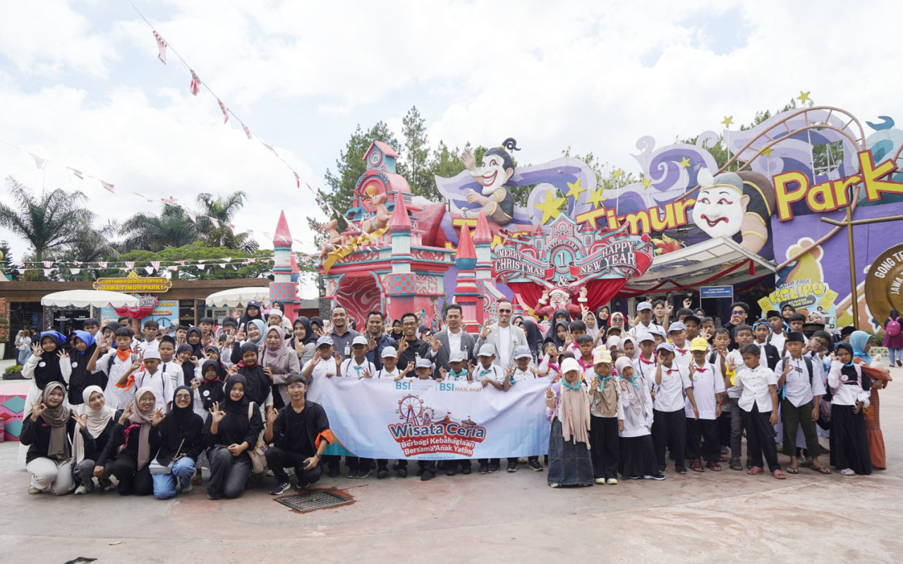 BSI Maslahat ajak ratusan anak yatim Surabaya liburan edukasi ke Jatim Park 1. (Foto: BSI/jatimnow.com)