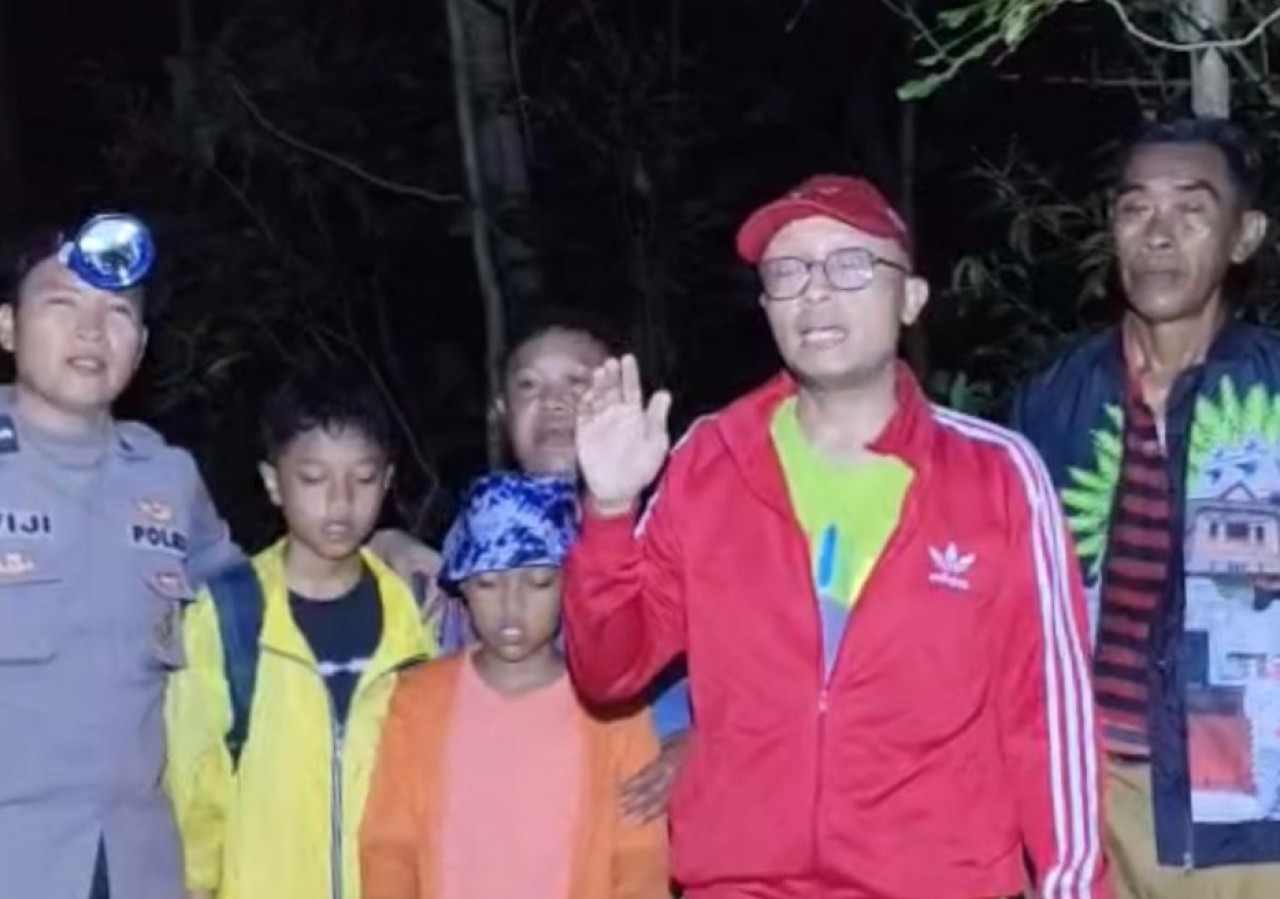 Tersesat di Hutan Bawean, Wisatawan asal Sidoarjo Diselamatkan Polres Gresik