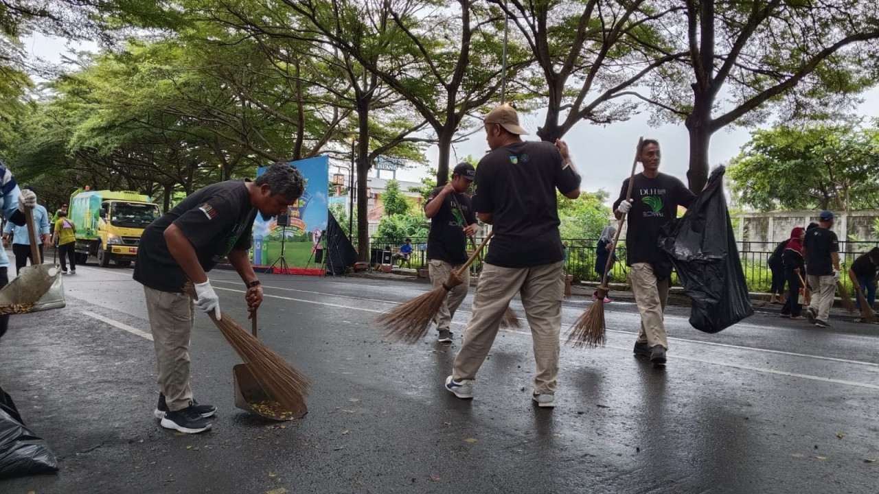 Seribu Warga Bersihkan SLG, Pemkab Kediri Gaungkan Gerakan Kelola Sampah dari Hulu