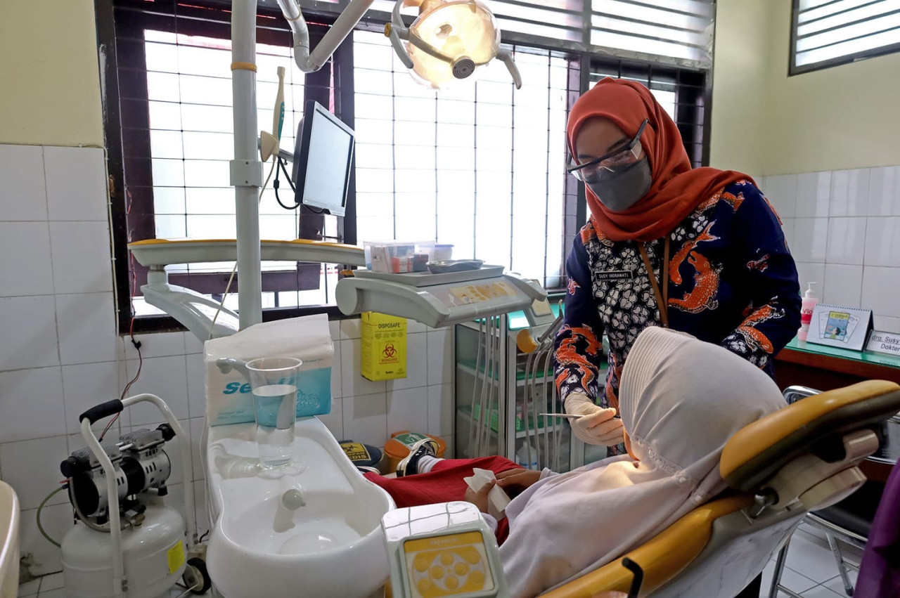 Penambalan jalan berlubang di Kediri. (Foto: PUPR Kediri/jatimnow.com)