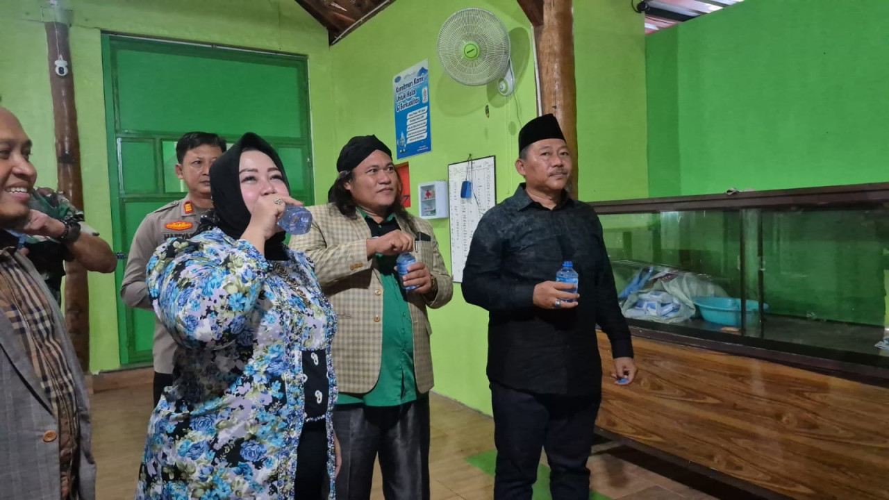 Air Frezz Mulai Beroperasi di Ponorogo, Lisdyarita Tekankan Pentingnya Air Bersertifikat. (Foto: Ahmad Fauzani/jatimnow.com)