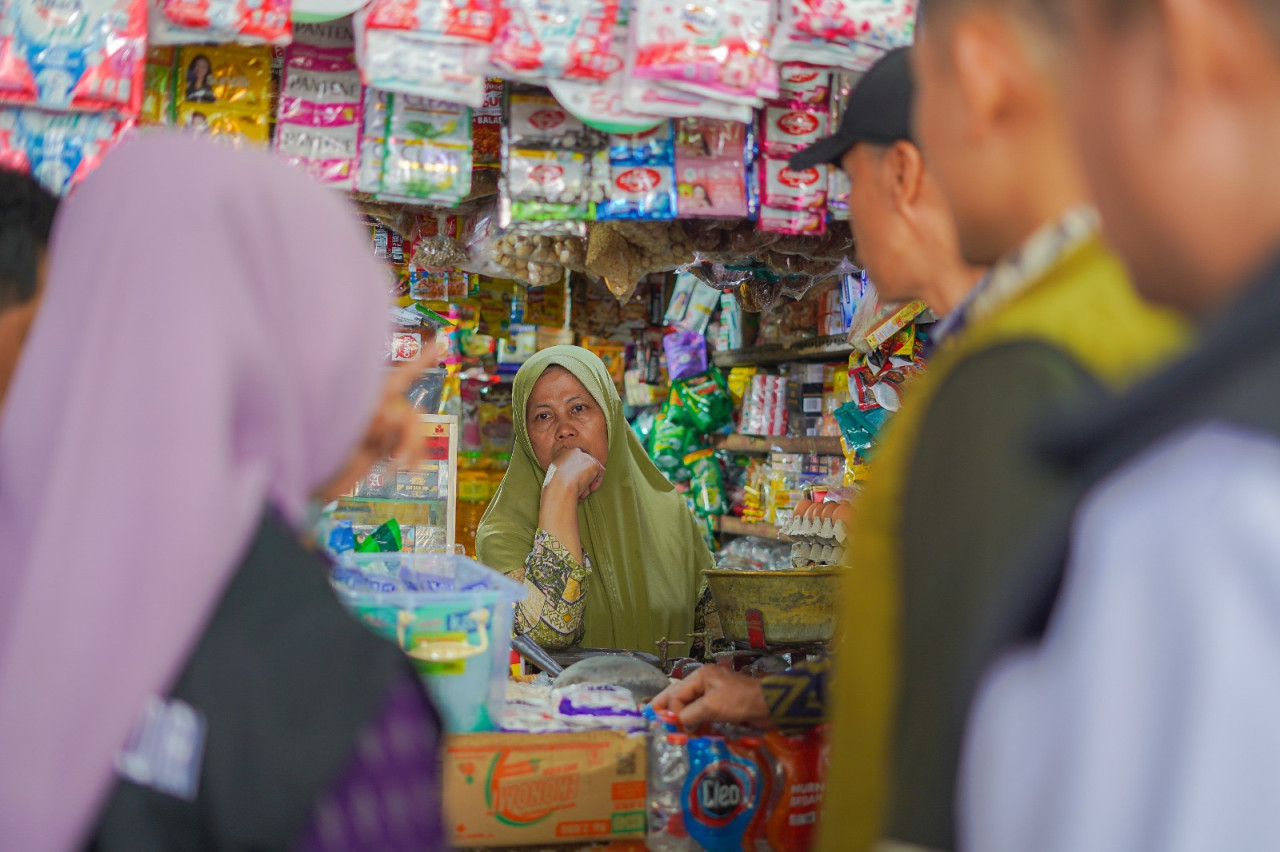 Pemkot Kediri melalui Disperdagin bersama Satgas Pangan Polres Kota Kediri serta OPD terkait melakukan pemantauan harga dan ketersediaan bahan pokok di pasar. (Foto: Pemkot Kediri/jatimnow.com)