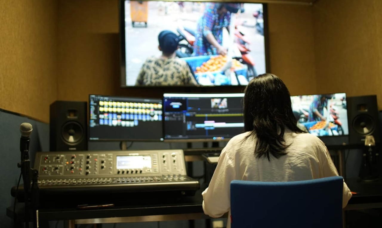 Mahasiswa UK Petra Surabaya menayangkan tiga film dokumenter "Titik Buta" di CGV, membedah sengketa lahan, food waste, hingga dampak suhu ekstrem perkotaan. (Foto: UK Petra/jatimnow.com)