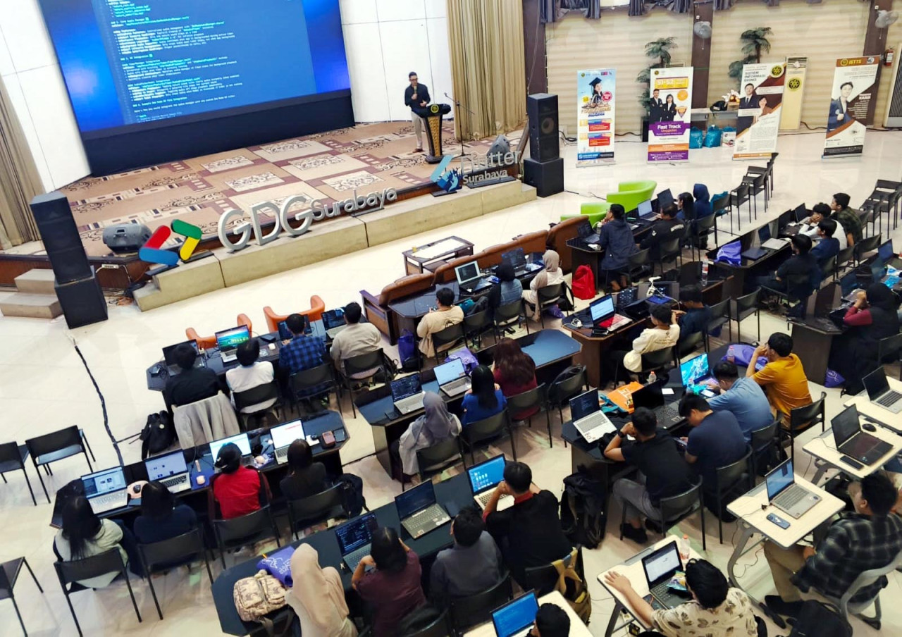 FlutterFusion Conference 2026 di ISTTS Surabaya pertemukan pakar Google dunia untuk bedah masa depan AI, Cloud, dan Flutter bagi developer lokal. (Foto: Ali Masduki/jatimnow.com)