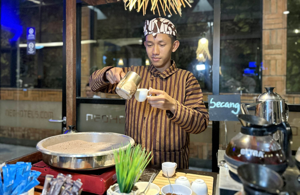 Hotel NEO Waru Sidoarjo meluncurkan program "Selera Nusantara", sebuah konsep buffet buka puasa yang menjanjikan rotasi menu dari berbagai penjuru daerah di Indonesia. (Foto: Hotel NEO Waru/jatimnow.com)