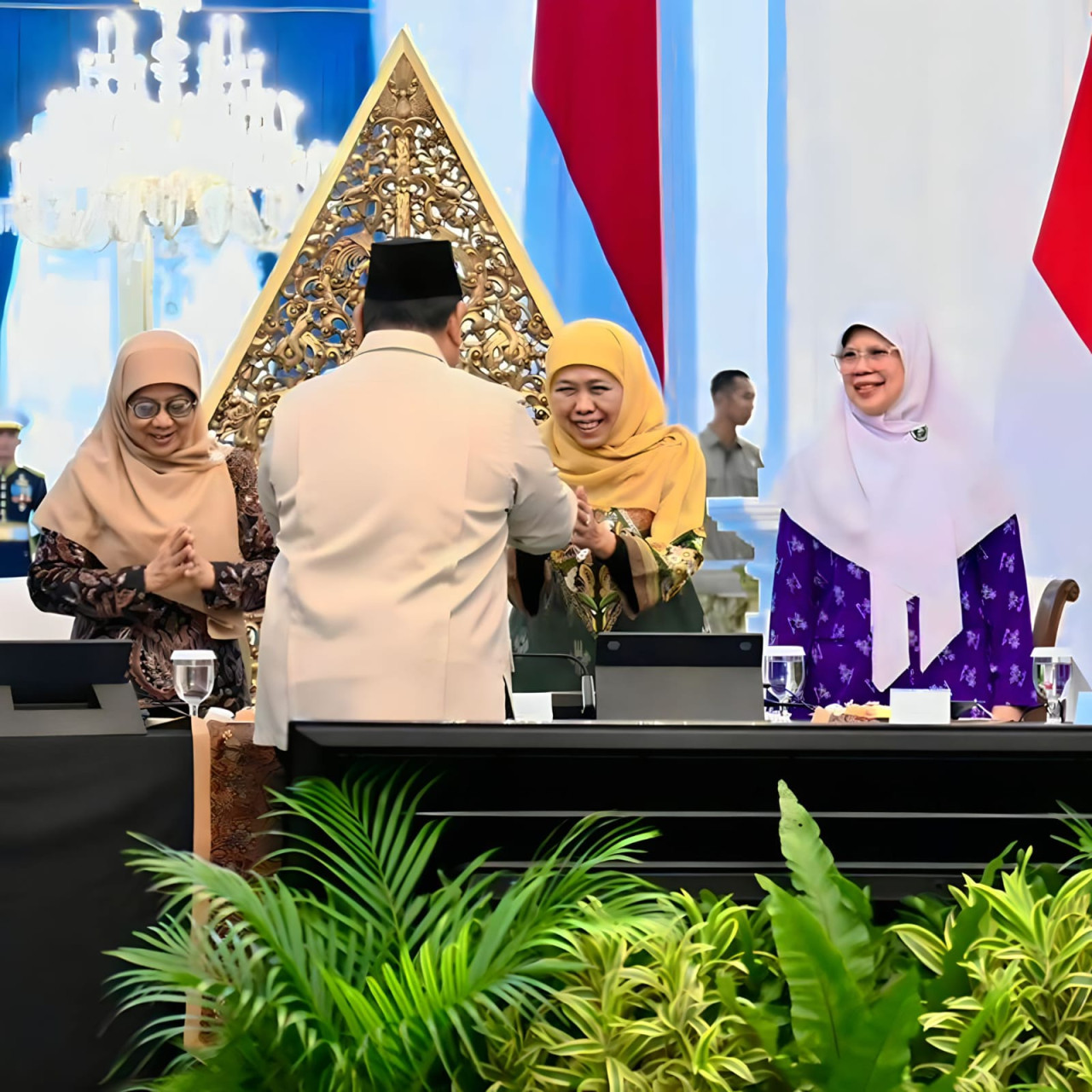 Gubernur Khofifah penuhi panggilan Presiden Prabowo (foto: Humas Pemprov Jatim for jatimnow.com)