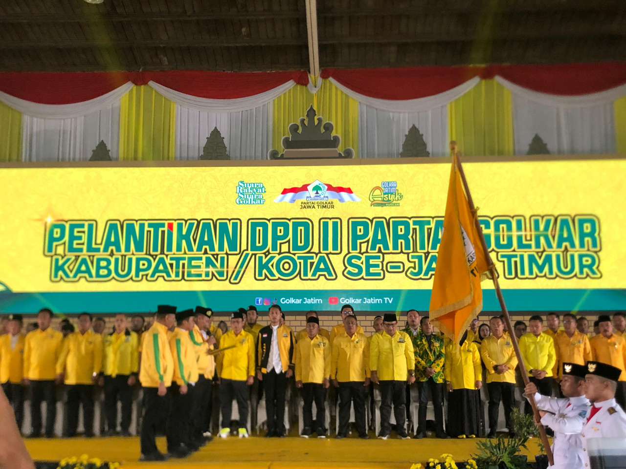 Bahlil Lantik 37 Pengurus DPD Golkar se-Jatim, Ini Pesannya