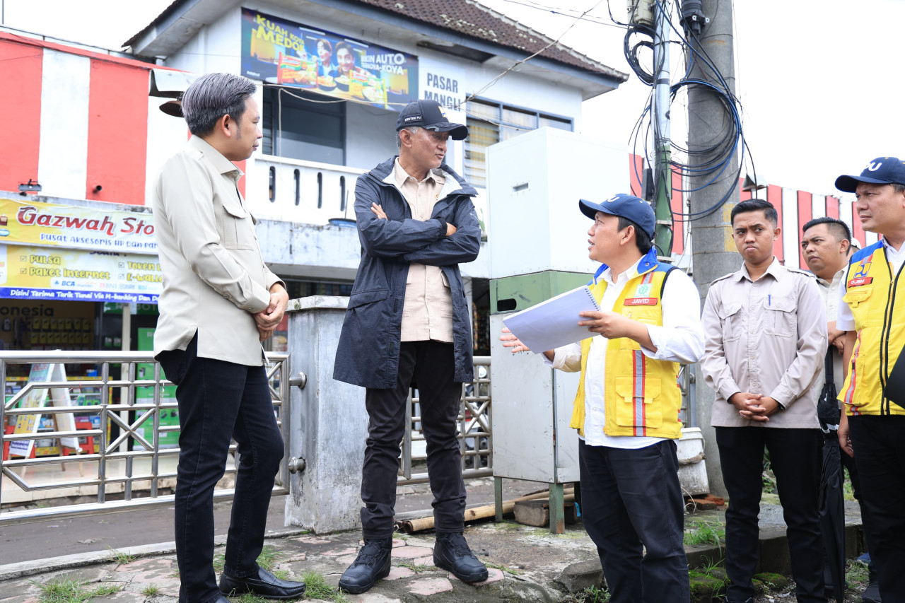 Foto: Menteri Dody Hanggodo kunjungi simpang empat Mangli (Diskominfo/jatimnow.com)