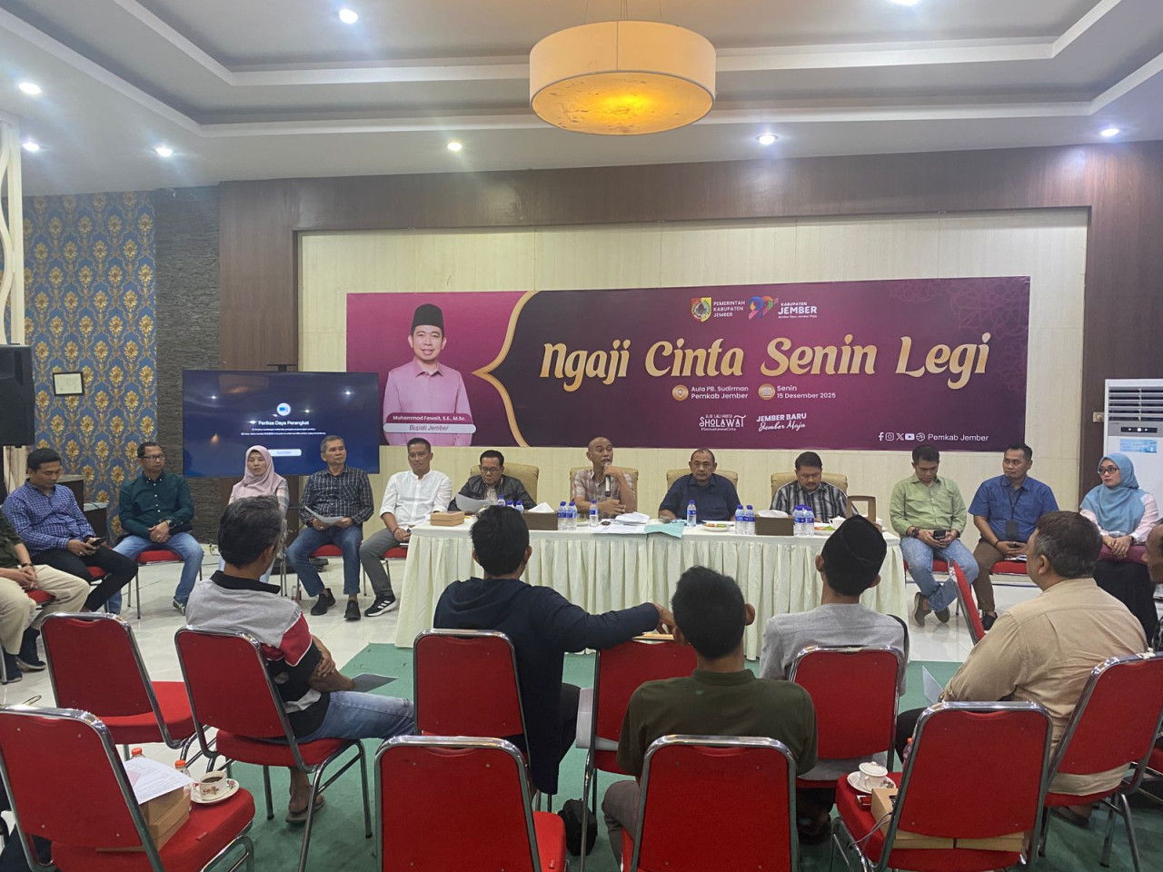 Foto: Warga Perumahan Muktisari saat mengadu ke Pemkab Jember (Syakur/jatimnow.com)