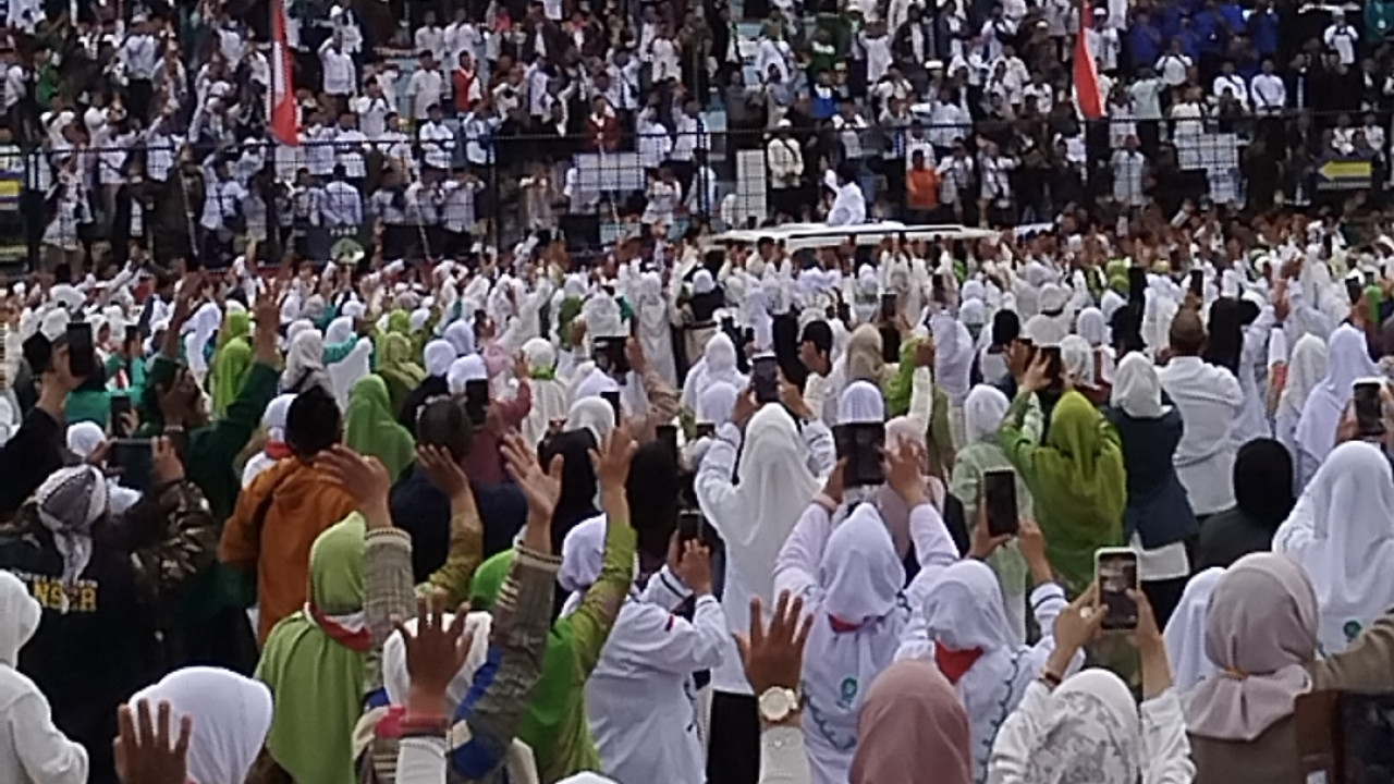 Suasana Mujahadah Kubro Harlah 1 Abad NU di Stadion Gajayana, Kota Malang. (Foto: Aris/jatimnow.com)