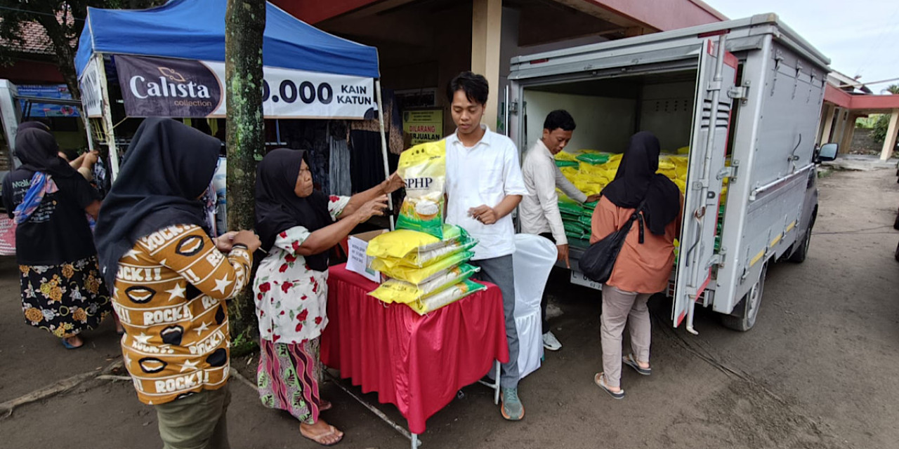 Bulog Kediri bersinergi dengan Dinas Ketahanan Pangan dan Peternakan Kabupaten Kediri menggelar GPM di Kantor Desa Woromarto, Kecamatan Purwoasri. (Foto: Bulog/jatimnow.com)