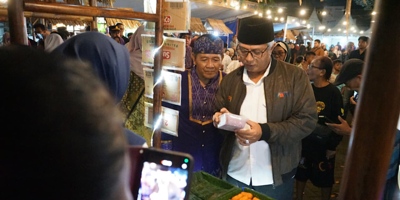 Wakil Wali Kota Kediri Qowimuddin bersama Ketua TP PKK Kota Kediri Faiqoh Azizah Muhammad Qowimuddin menghadiri Mojoroto Night Culture. (Foto: Pemkot Kediri/jatimnow.com)