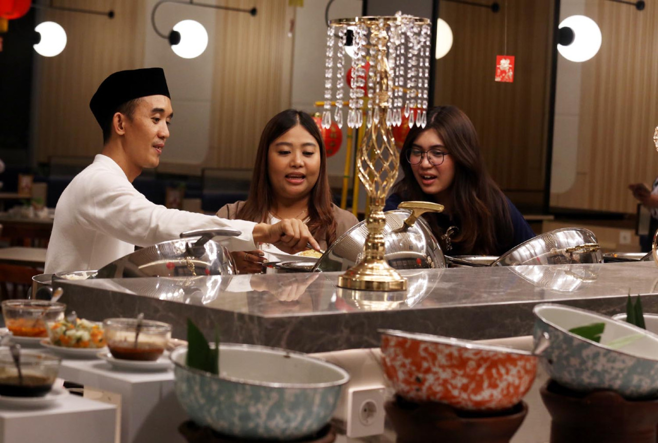 Midtown Hotel Surabaya merilis paket buka puasa "Warna Warni" dengan wajah baru Townhall Resto yang lebih modern dan luas. (Foto: Ali Masduki/jatimnow.com)