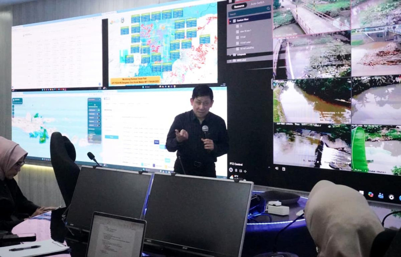 Profesor Bhakti Stephan Onggo saat menyampaikan materi di Dinas Pekerjaan Umum (PU) SDA Jawa Timur. (Foto: Humas ITS/jatimnow.com)