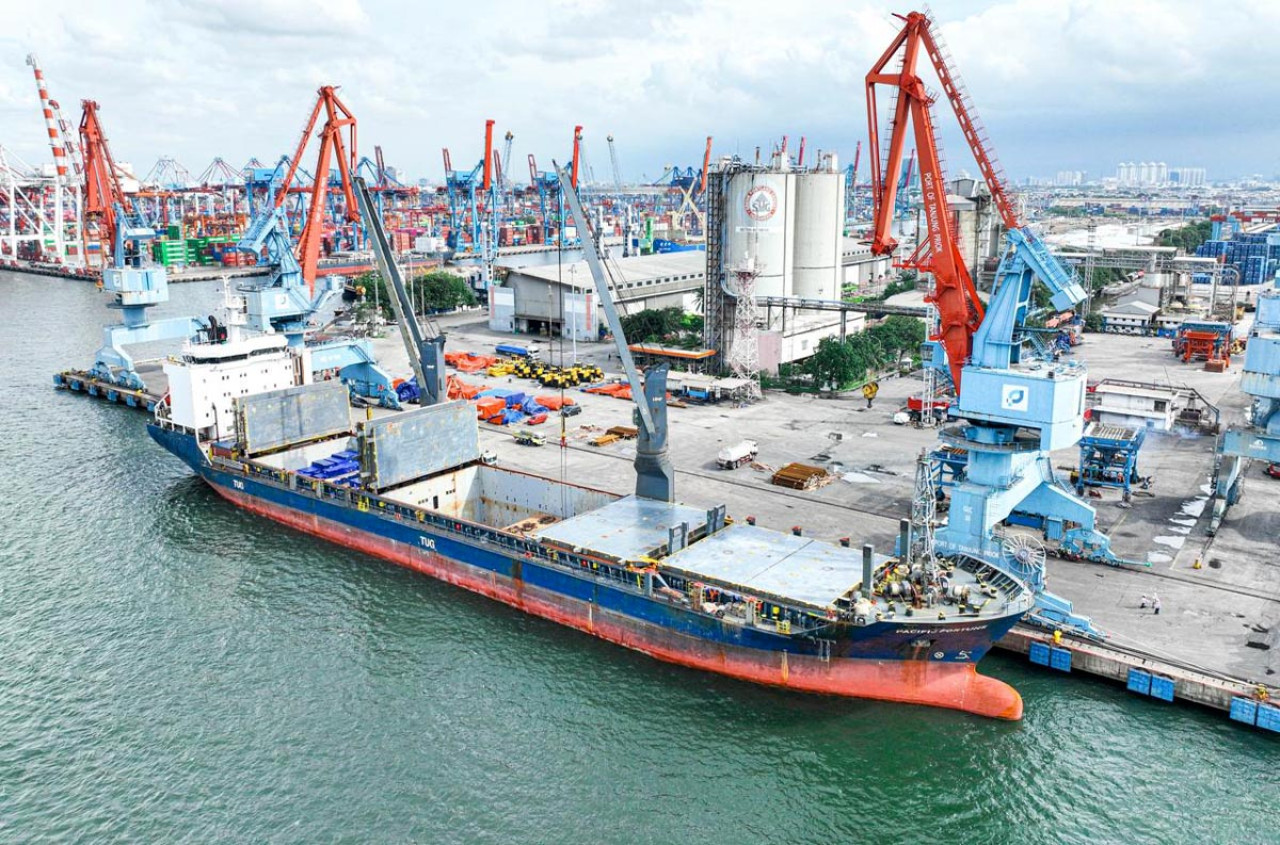 PTP Nonpetikemas meraih penghargaan The Best Terminal HSSE Risk Control and Strengthening & Recognition 2025 sebagai wujud komitmen pada pengendalian risiko dan keselamatan kerja. (Foto: PTP Nonpetikemas/jatimnow.com)