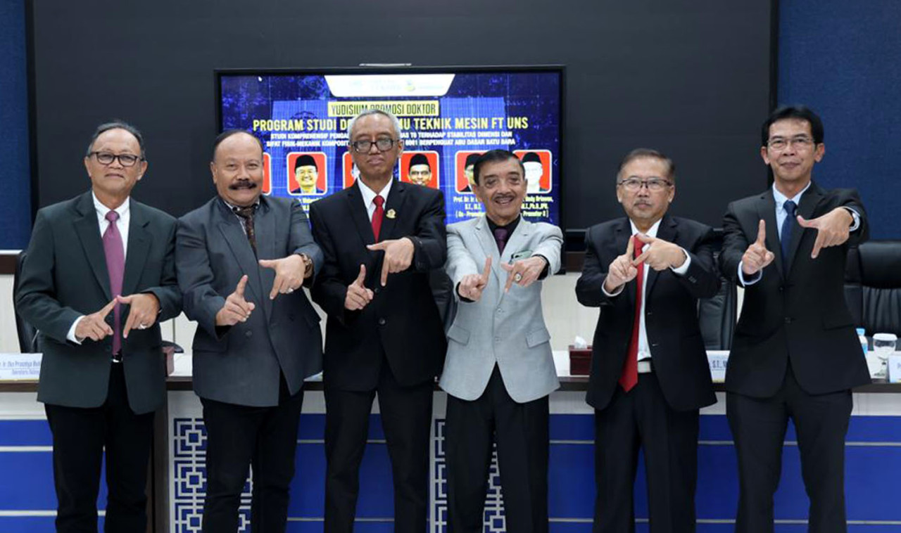 Rektor Untag Surabaya Dr. Harjo Seputro (tengah) berfoto bersama Yayasan Perguruan 17 Agustus 1945 (YPTA) Surabaya. (Foto: Humas Untag Surabaya/jatimnow.com)