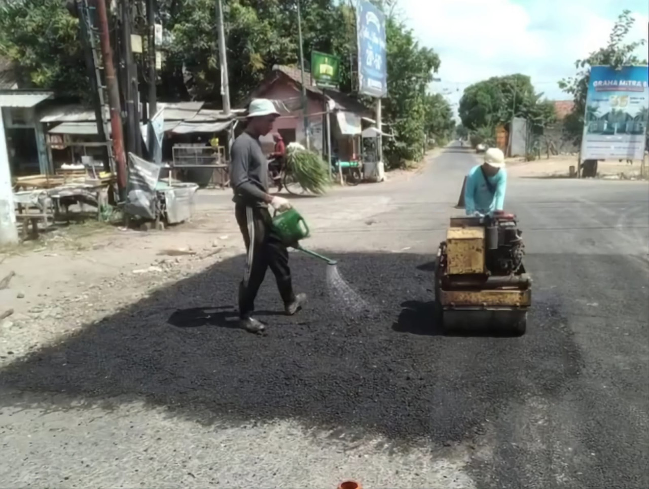 Foto: Perbaikan jalan yang dilakukan Pemkab Tulungagung. (Dinas PUPR/jatimnow.com)
