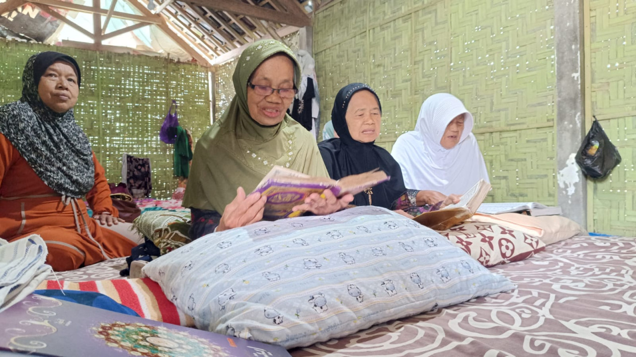 Foto: Peserta Pondok Ramadan Lansia di Blitar. (Bramanta/jatimnow.com)