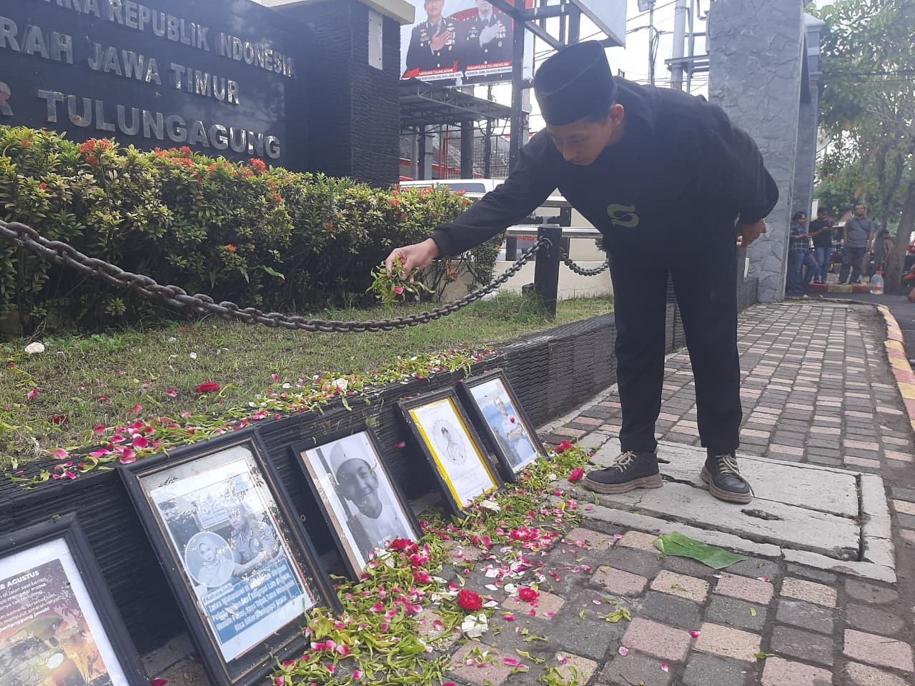 Foto: Aksi mahasiswa di Tulungagung mengecam tindakan represif polisi. (Bramanta/jatimnow.com)