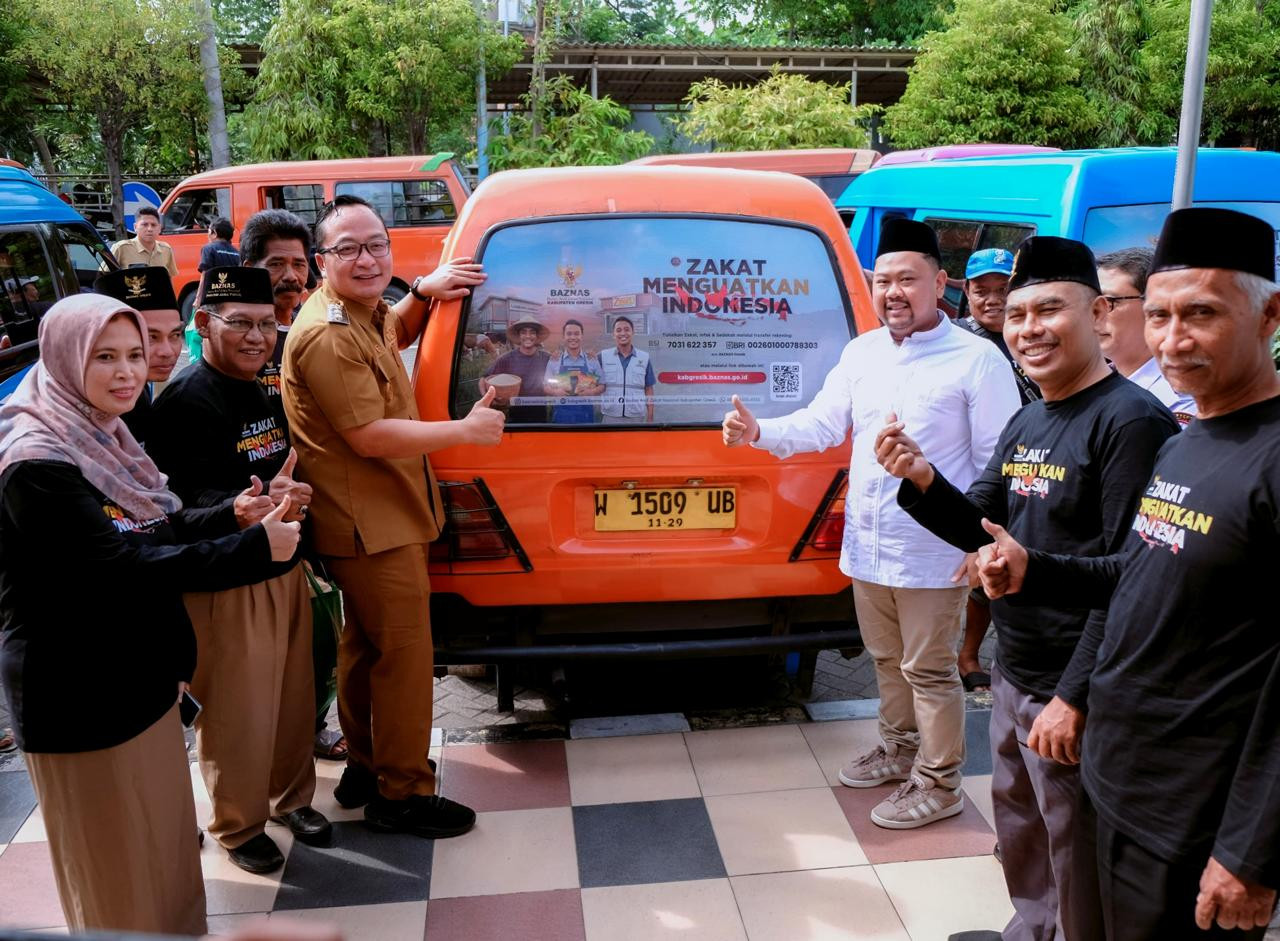 Bupati dan Wabub Gresik saat acara Gresik Peduli yang digelar bersama Badan Amil Zakat Nasional (BAZNAS) Kabupaten Gresik. (Foto: Diskominfo Gresik/jatimnow.com)