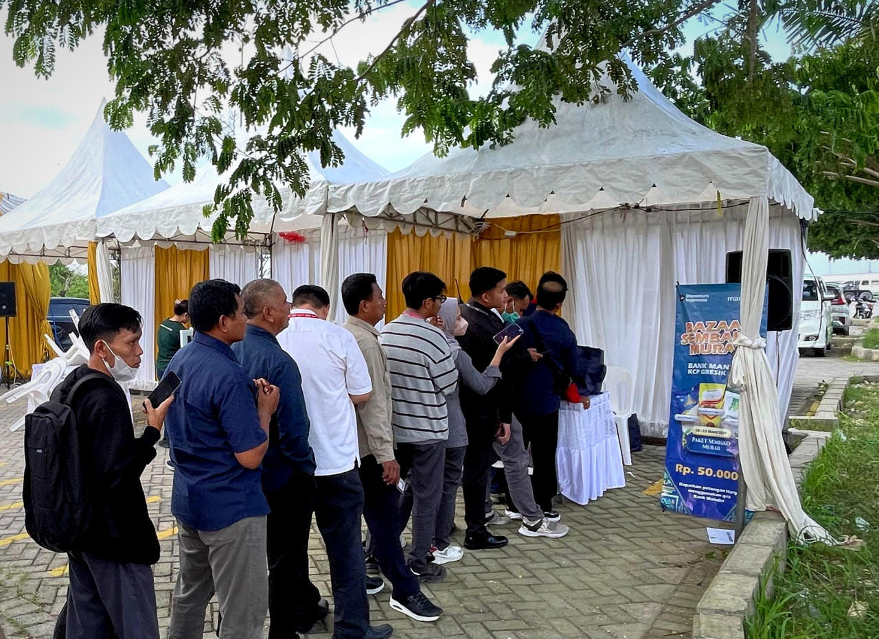 Suasana bazar ramadan dan pasar murah bertajuk bertajuk “JIIPE Ramadan Charity 1447 H." yang digelar PT BKMS dan Tenant KEK JIIPE. (Foto: PT BKMS for jatimnow.com))