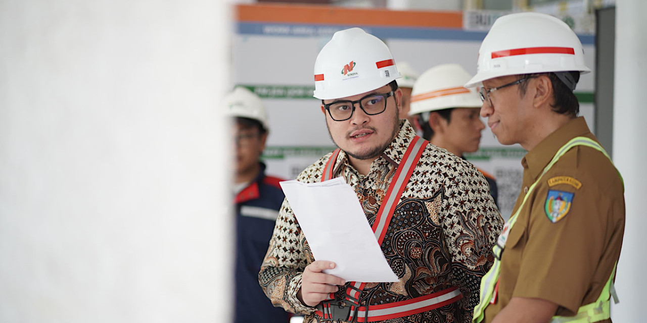Mas Dhito saat meninjau progres rehabilitasi gedung Pemkab Kediri. (Foto: Pemkab Kediri/jatimnow.com)