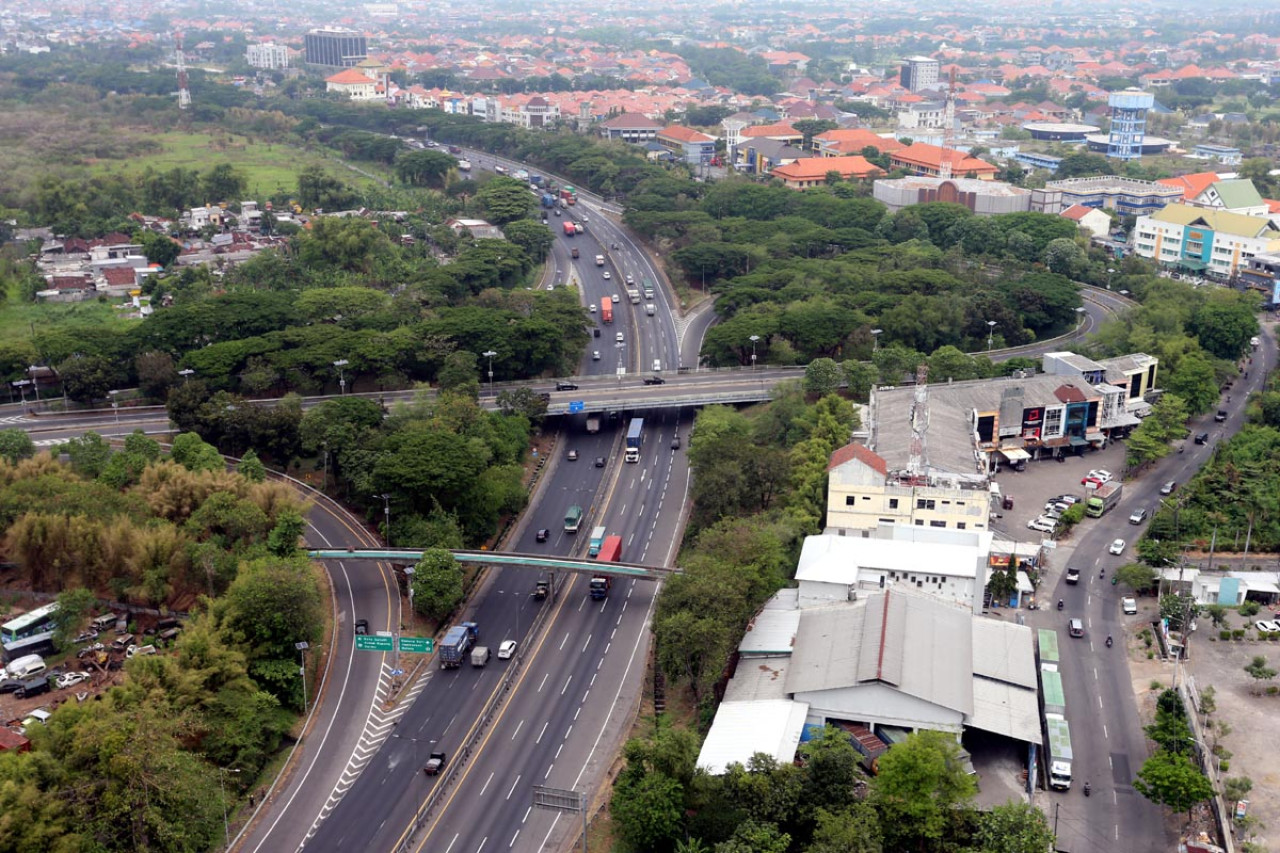 Badan Pengatur Jalan Tol (BPJT) membagi jenis kendaraan yang melintas menjadi enam kelompok berbeda. (Foto: Ali Masduki/jatimnow.com)