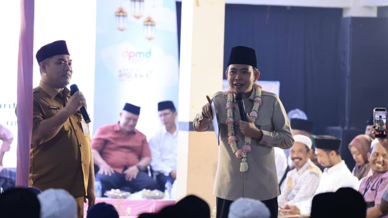 Gus Fawait saat menemui RT-RW Desa Sukoreno. (Foto: Diskominfo Jember/jatimnow.com)