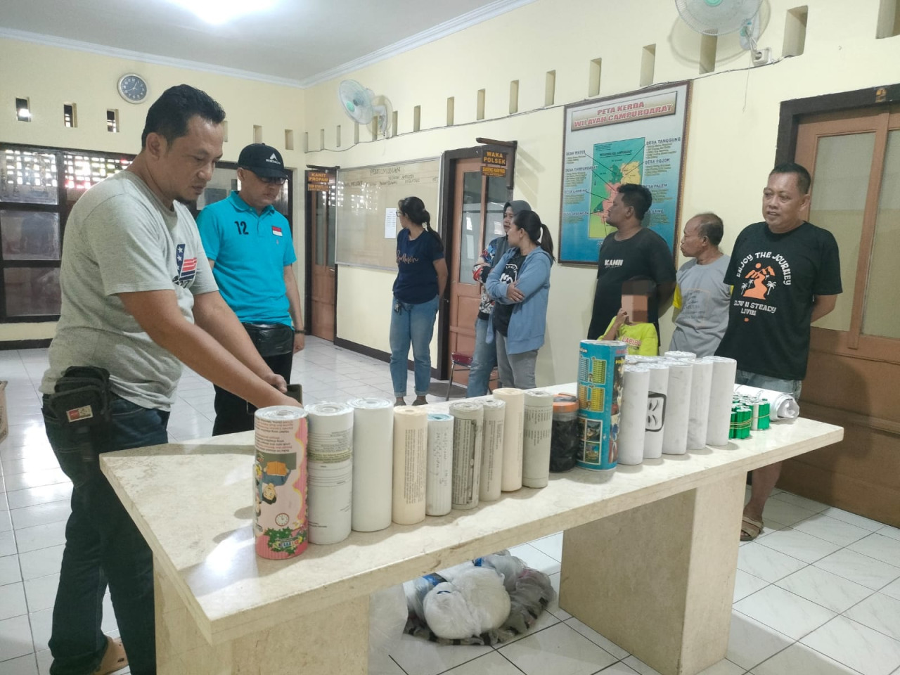 Petasan yang diamankan Polsek Campurdarat Tulungagung. (Foto: Polsek Campurdarat for jatimnow.com)