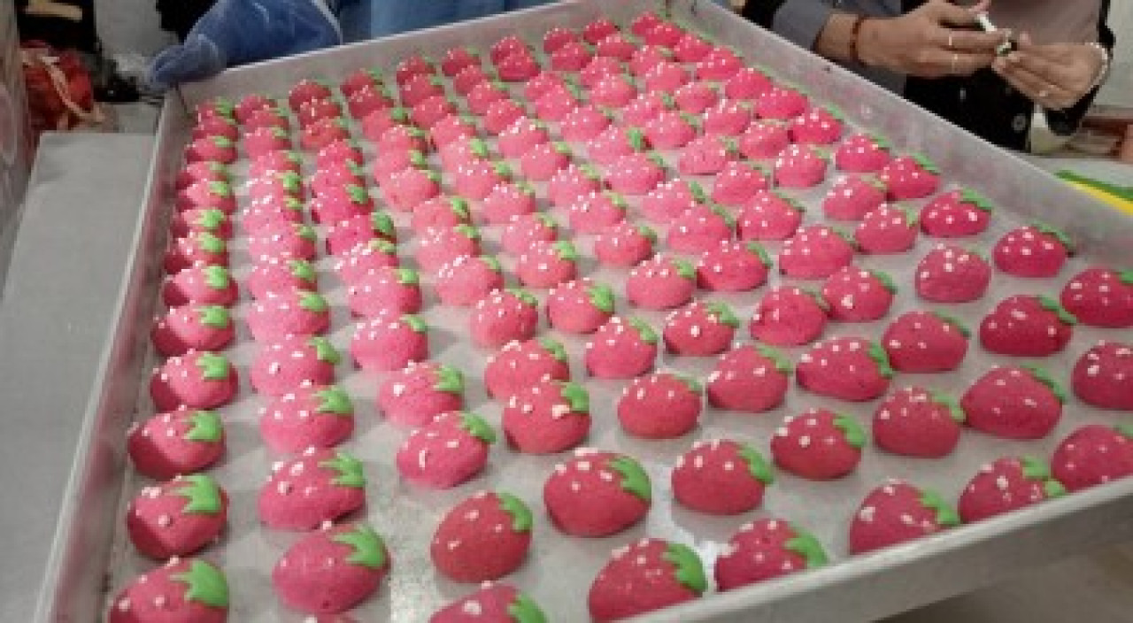 Proses produksi kue kering (ilustrasi)