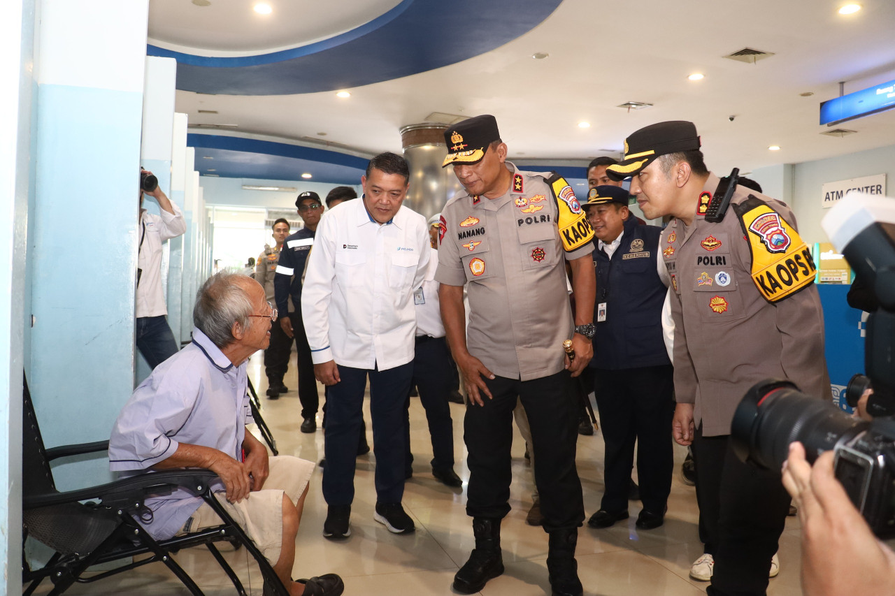 Kapolda Irjen Pol Nanang Avianto didampingi para pejabat utama Polda Jatim saat pengecekan pos Operasi Ketupat Semeru 2026 di Surabaya. (Foto: Humas Polda Jatim/jatimnow.com)
