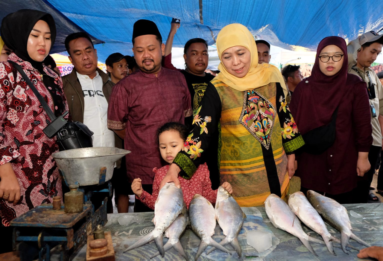 Berkunjung ke Pasar Bandeng Gresik, Khofifah Sebut Sebagai Destinasi Tahunan
