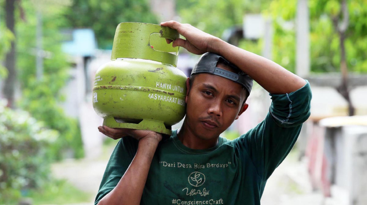 Pertamina menambah 3,6 juta tabung LPG 3 kg di Jawa Timur sepanjang Maret 2026 untuk menjamin ketersediaan stok dan menjaga harga di tingkat pangkalan. (Foto: Ali Masduki/jatimnow.com)
