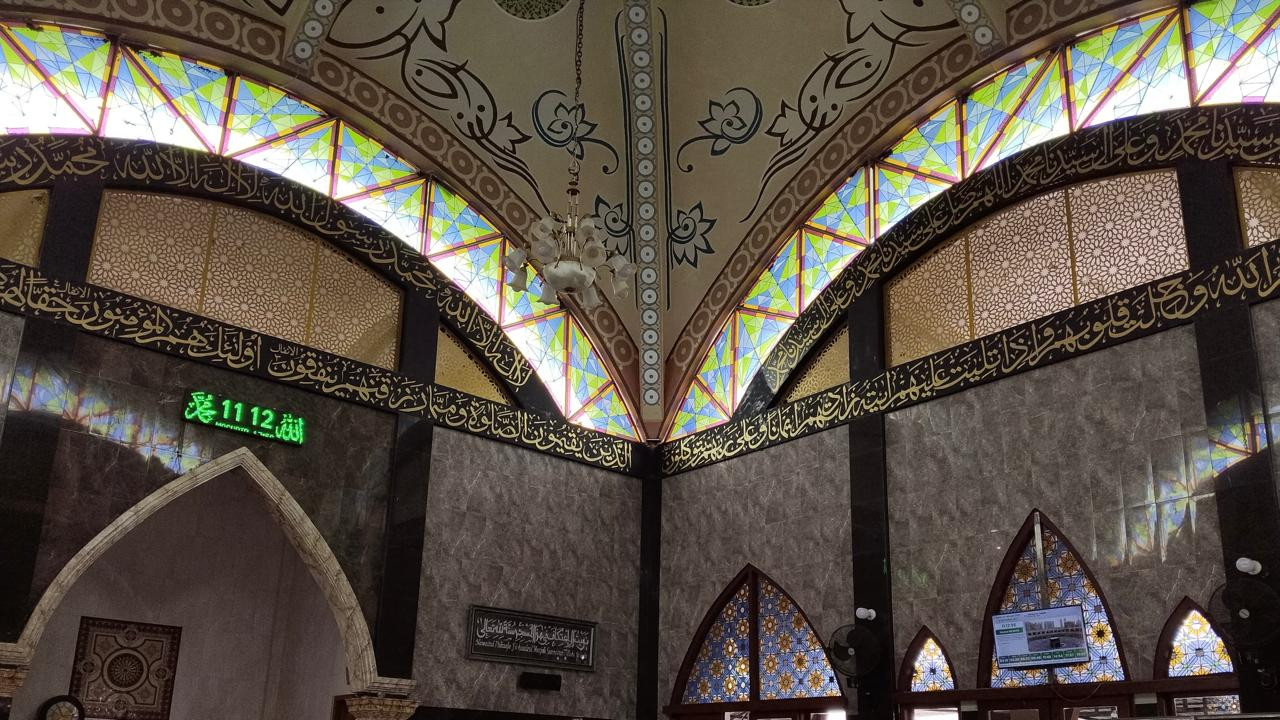 Arsitektur Masjid Besar At-Taqwa Wates Kediri. (Foto: Nanik for jatimnow.com)