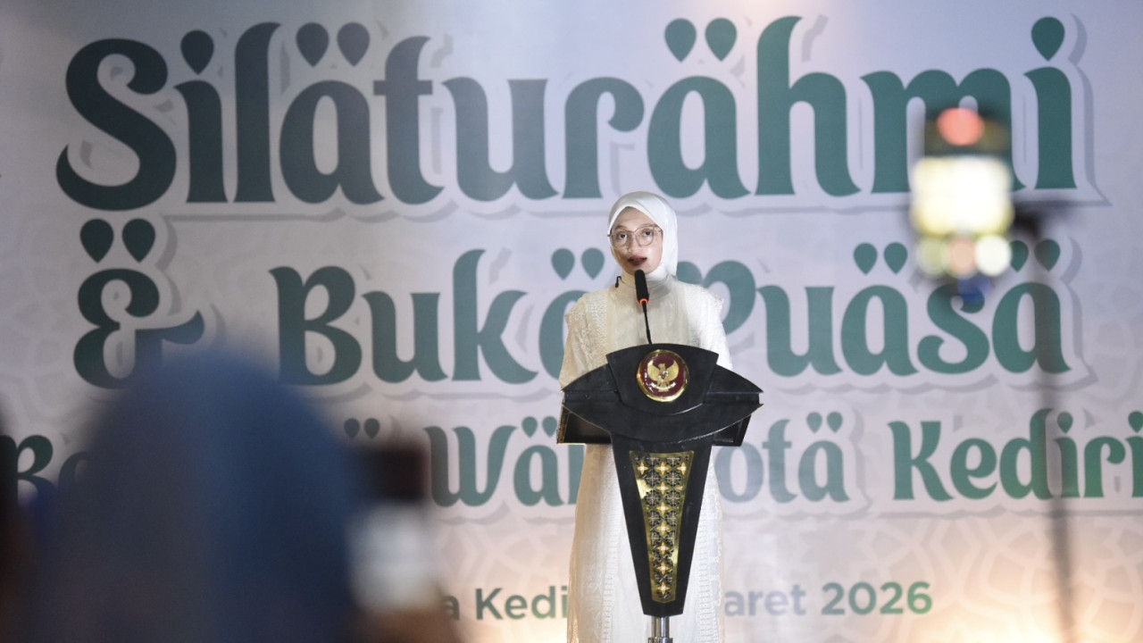 Mbak Vinanda saat memberikan sambutan dalam acara buka bersama guru PAUD dan petugas kebersihan. (Foto: Pemkot Kediri/jatimnow.com)