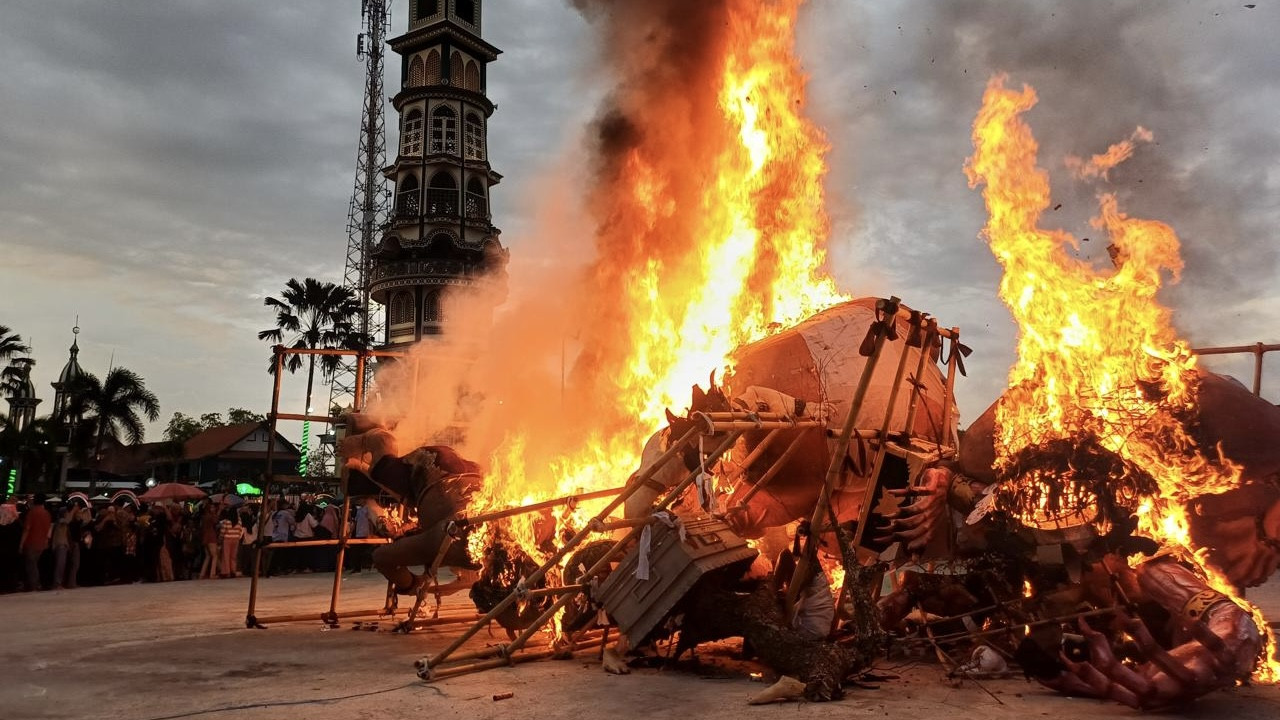Semarak Pawai Ogoh-ogoh Umat Hindu di Desa Balun Lamongan