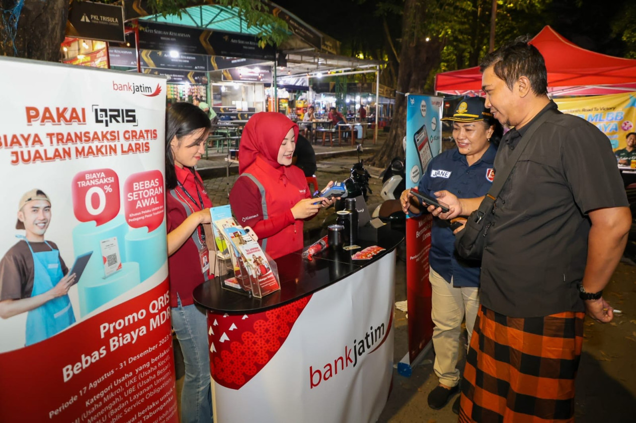Pemkot Surabaya Sosialisasikan Parkir Non Tunai di Taman Bungkul dan Taman Apsari