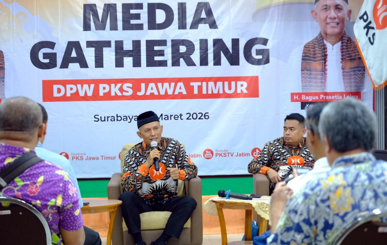 Ketua DPW PKS Jawa Timur, Bagus Prasetia Lelana, saat menemui awak media di Kantor DPW PKS Jatim, Surabaya, Rabu (11/3/2026). (Foto: Ali Masduki/jatimnow.com)