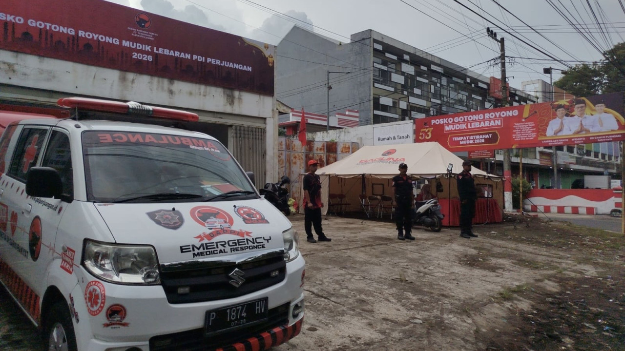 PDI Perjuangan Jember Buka Posko Mudik di Depan Rest Area Jubung