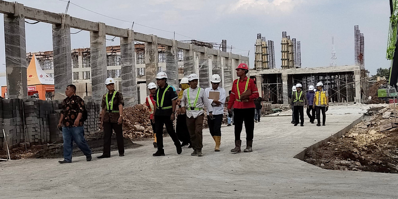 Monitoring dan evaluasi kantor kepresidenan bersama Pemerintah Kota Kediri di proyek sekolah rakyat. (Foto: Nanik for jatimnow.com)