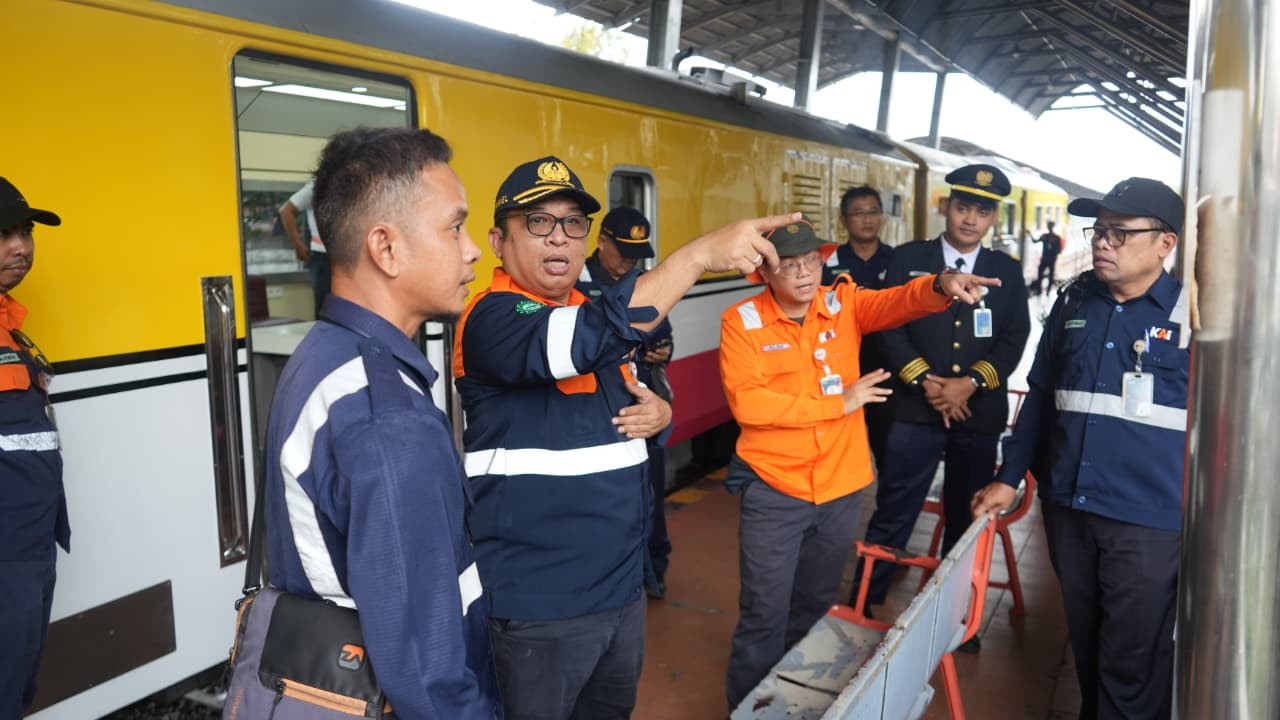 Pengecekan di Stasiun Lamongan. (Foto: Manager Humas KAI Daop 8 Surabaya for jatimnow.com)