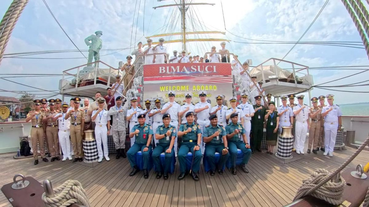 70 Taruna Dunia Berkumpul di KRI Bima Suci ASEAN Plus Cadet Sail 2026